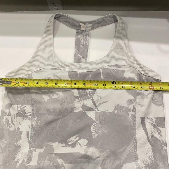 Lucy gray/white patterned tank, size Large - Picture 7 of 8